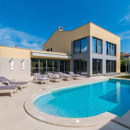 Happy Villa *